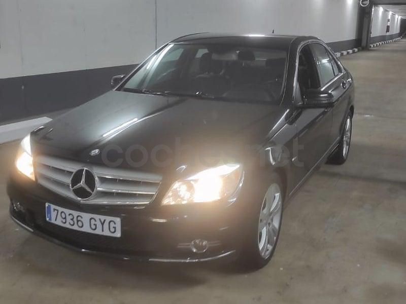 Usado Mercedes C200 136 CV (100 kW) 2010 Negro Familiar