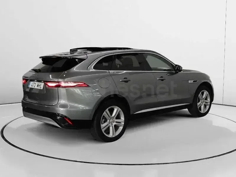 Usado Jaguar F-Pace R-Dynamic 204 CV (150 kW) 2023 Gris / plata SUV