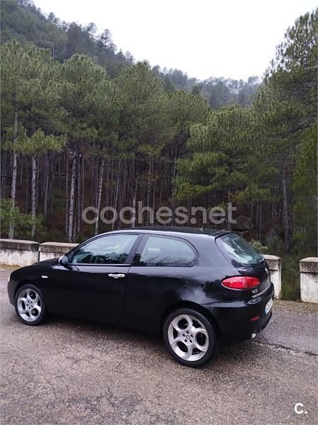 Usado Alfa Romeo 147 Distinctive 120 CV (88 kW) 2005 Negro Utilitario