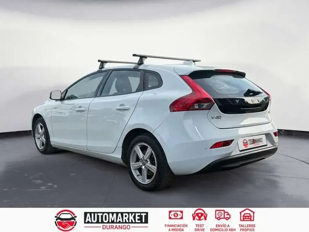 Usado Volvo V40 Momentum 114 CV (83 kW) 2013 Beige Berlina