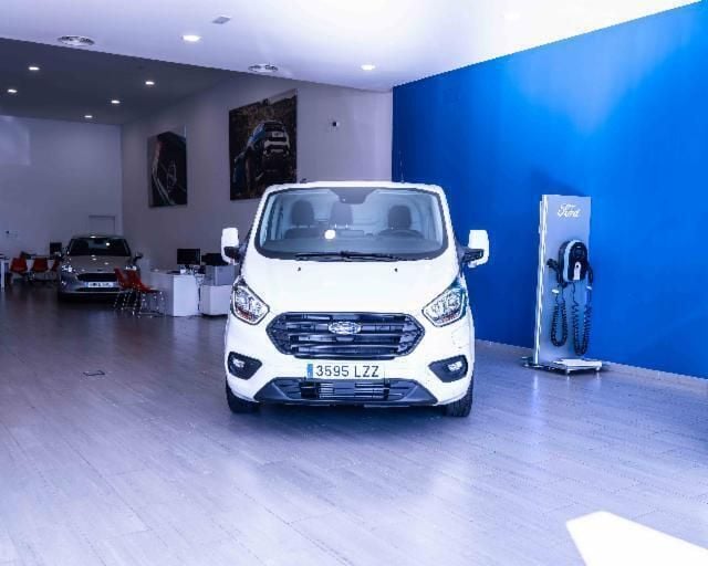 Blanco Usado 2022 Ford Transit Trend Monovolumen | 34.990 € (Caro) - Imagen 1/4