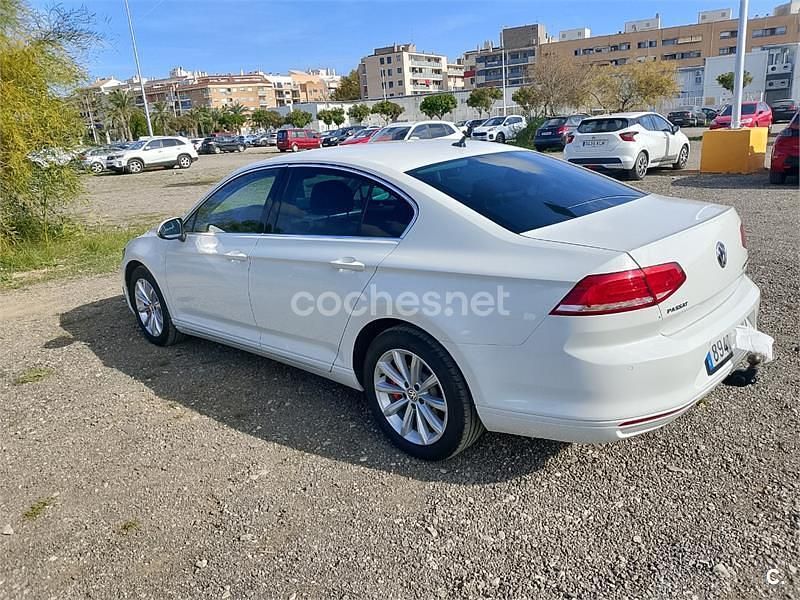 Usado VW Passat Advance 150 CV (110 kW) 2017 Blanco Berlina