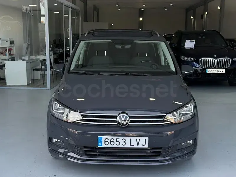 Usado VW Touran Advance 150 CV (110 kW) 2021 Gris / plata Monovolumen