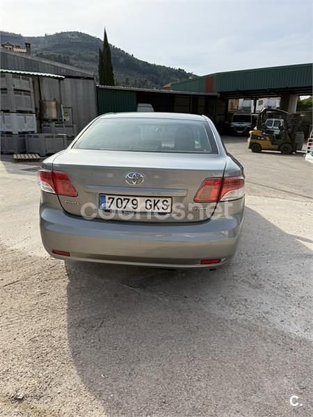 Usado Toyota Avensis Executive 147 CV (108 kW) 2009 Gris / plata Berlina