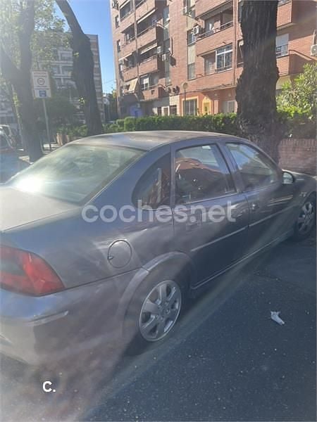 Usado Opel Vectra Elegance 125 CV (91 kW) 2001 Gris / plata Berlina