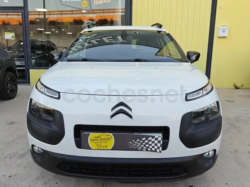 Usado Citroën C4 Shine 100 CV (73 kW) 2016 Blanco Berlina