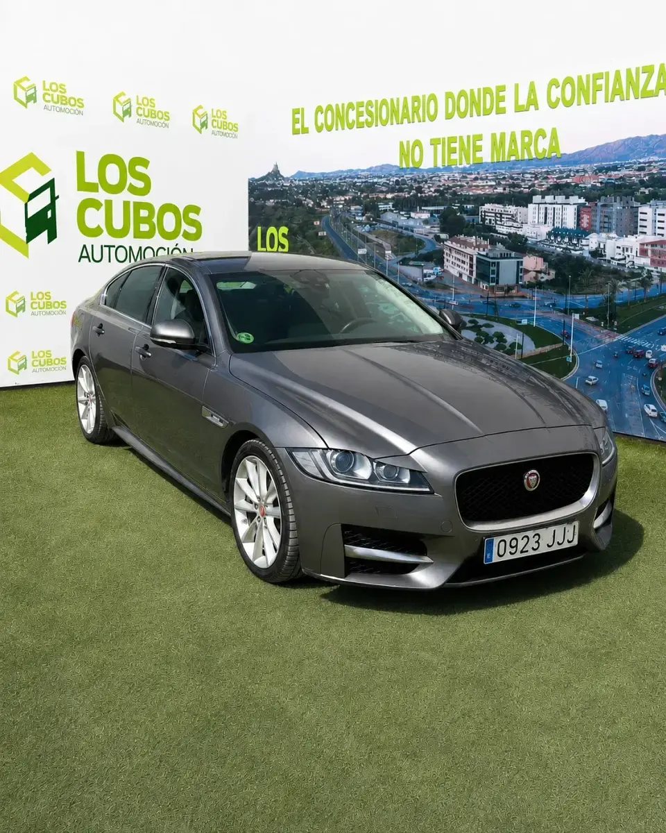 Usado Jaguar XF Prestige 180 CV (132 kW) 2016 Gris Berlina