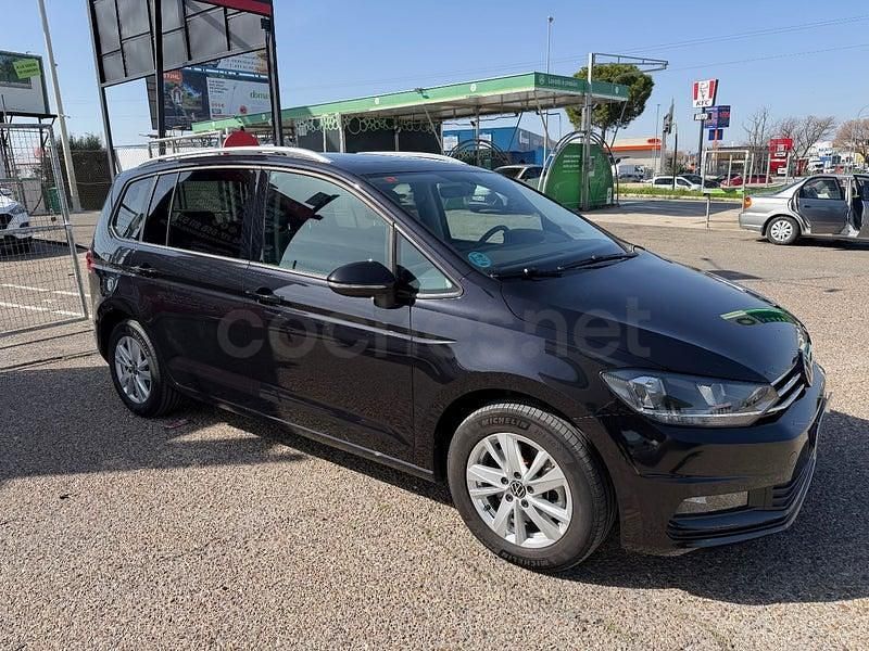 Usado VW Touran Advance 150 CV (110 kW) 2022 Negro Monovolumen