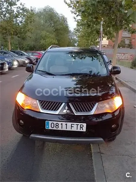 Usado Mitsubishi Outlander 140 CV (102 kW) 2007 Negro SUV
