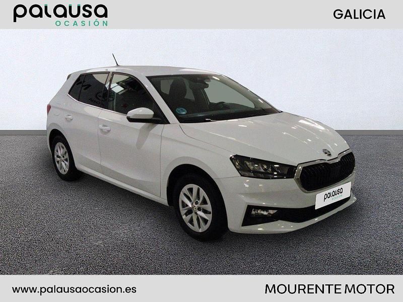 Usado Skoda Fabia Selection 95 CV (69 kW) 2024 Blanco Utilitario
