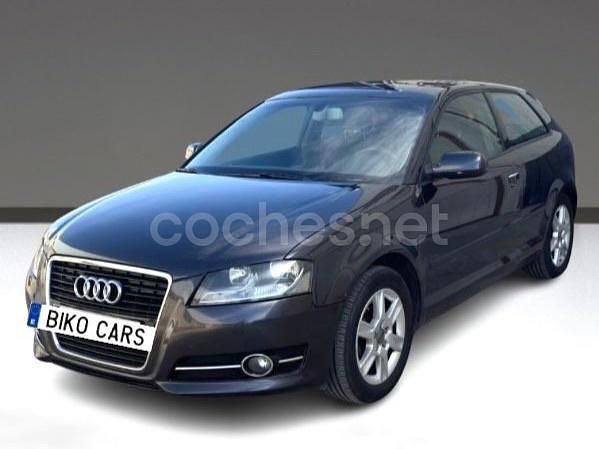 Gris / plata Usado 2011 Audi A3 Attraction Berlina | 6499 € (Precio justo) - Imagen 1/4
