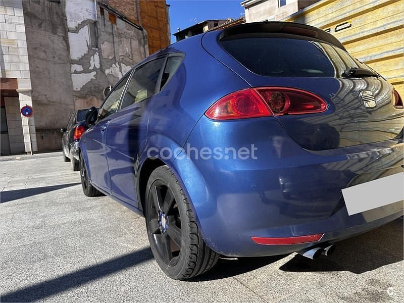 Usado Seat Leon Sport 140 CV (102 kW) 2007 Azul Utilitario
