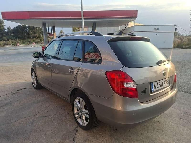 Usado Skoda Fabia Family 86 CV (63 kW) 2012 Gris Utilitario