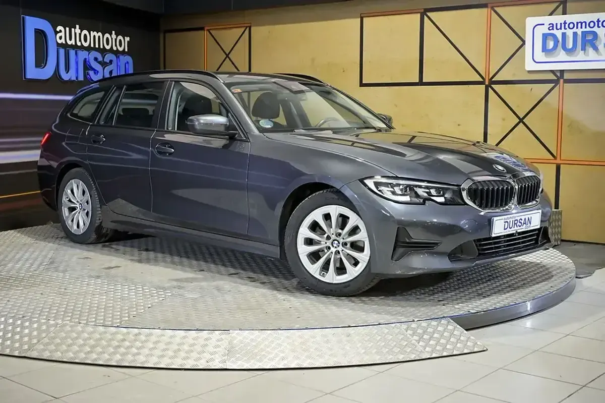 Usado BMW 320e 190 CV (139 kW) 2021 Gris / plata Familiar
