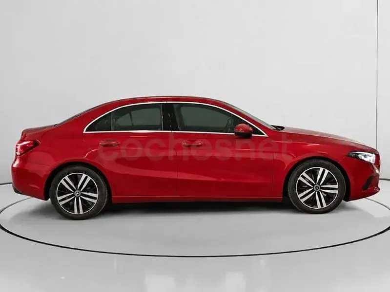 Usado Mercedes A180 116 CV (85 kW) 2021 Rojo Berlina