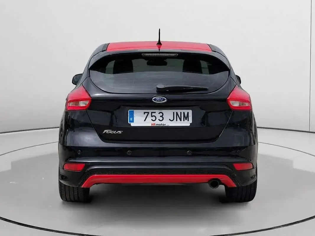 Usado Ford Focus 182 CV (133 kW) 2016 Negro Utilitario