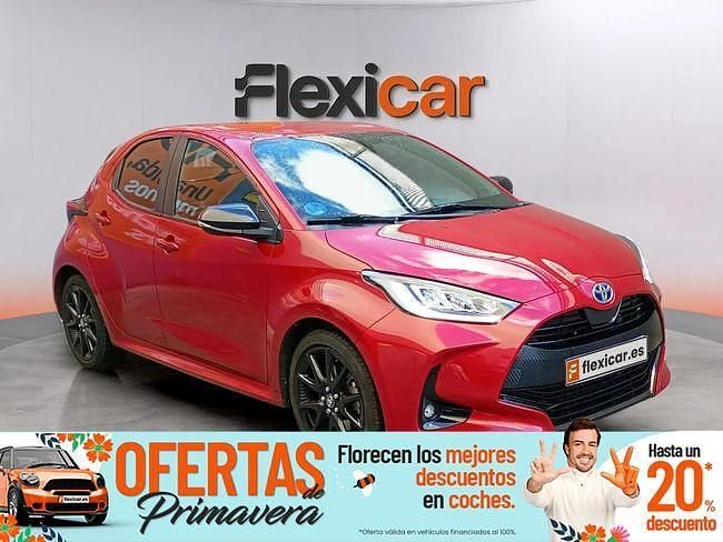 Usado Toyota Yaris Hybrid Style 116 CV (85 kW) 2022 Rojo