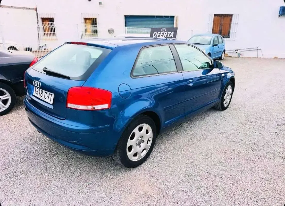 Usado Audi A3 Ambiente 150 CV (110 kW) 2005 Azul Utilitario