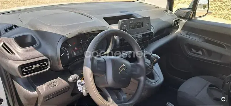 Usado Citroën Berlingo Business Class 102 CV (75 kW) 2022 Blanco Monovolumen