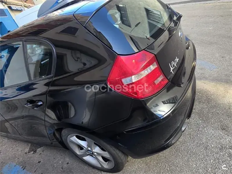 Usado BMW 118 122 CV (89 kW) 2008 Negro Utilitario