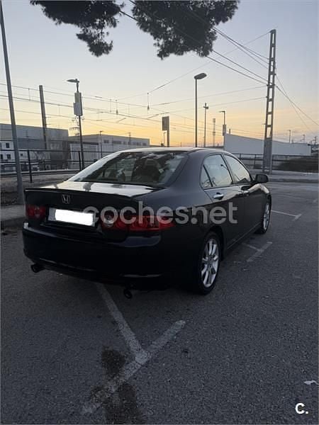 Usado Honda Accord Executive 190 CV (139 kW) 2006 Marrón Berlina