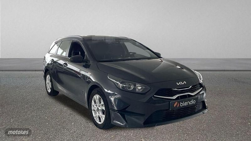 Usado Kia Ceed Sportswagon 120 CV (88 kW) 2023 Gris Familiar