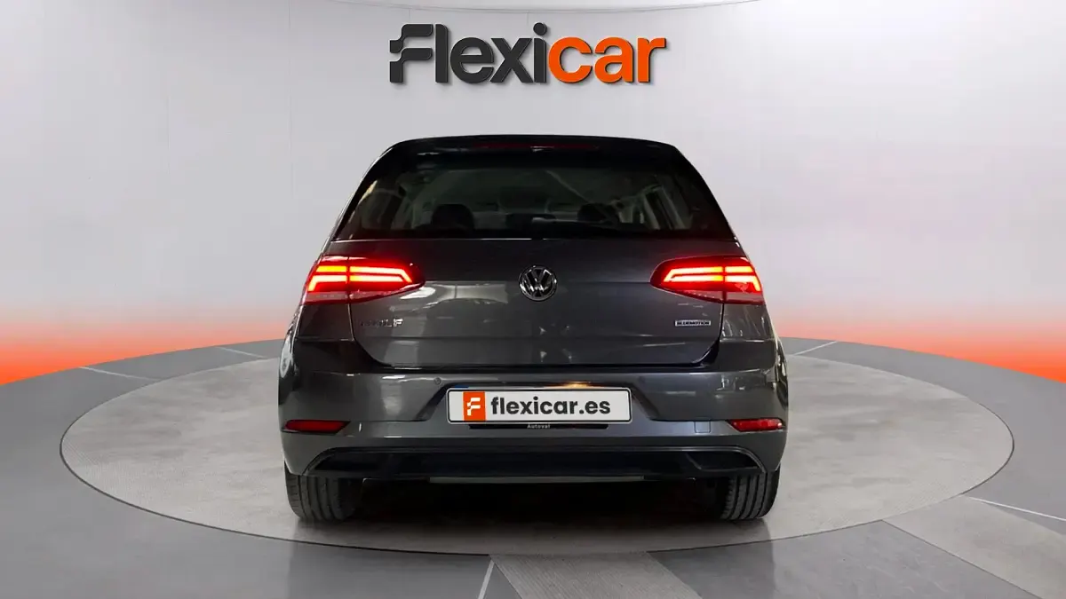 Usado VW Golf VIII Style 131 CV (96 kW) 2020 Gris Berlina