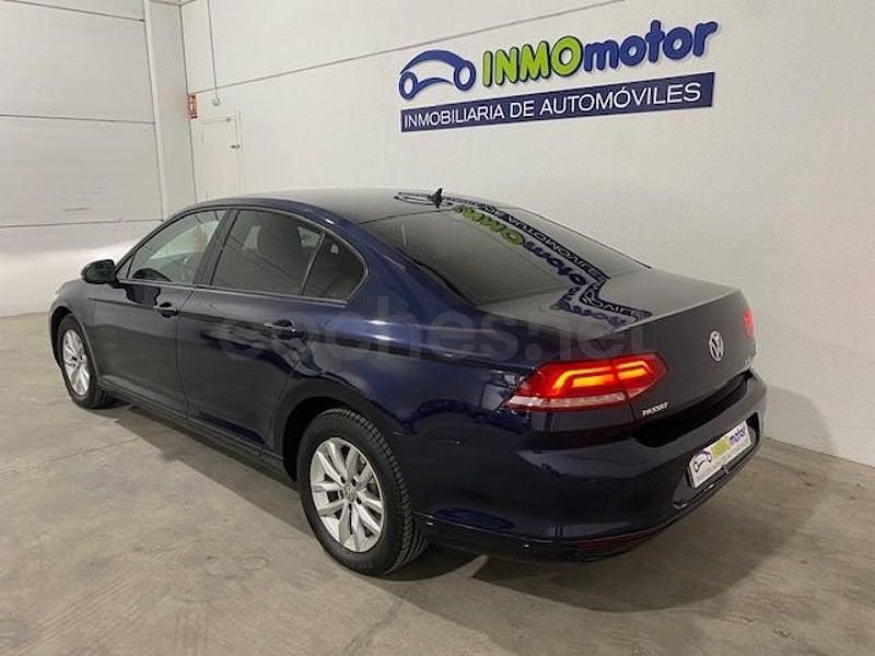 Usado VW Passat Advance 150 CV (110 kW) 2017 Azul Berlina