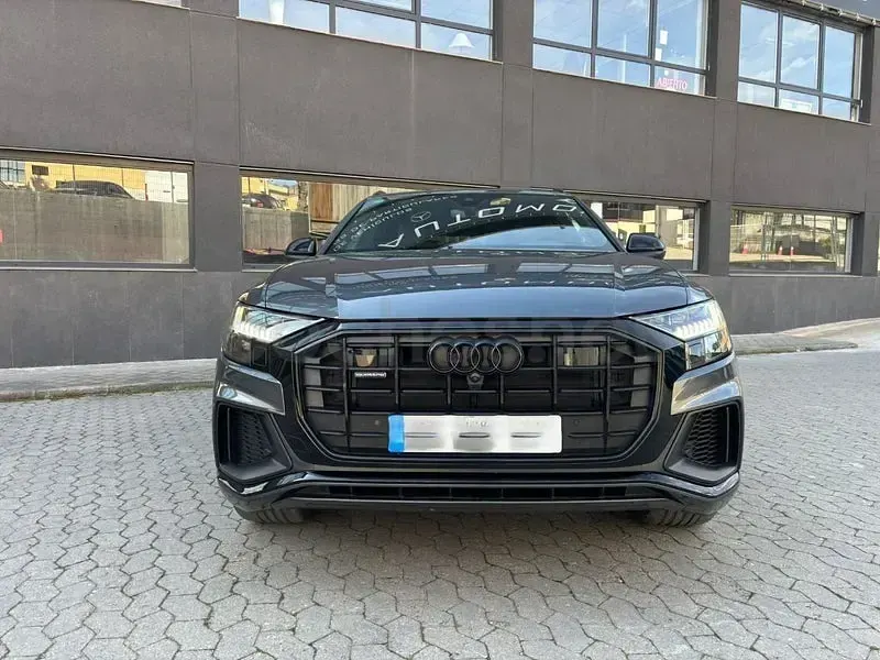 Usado Audi Q8 Ambiente 340 CV (250 kW) 2021 Gris / plata SUV