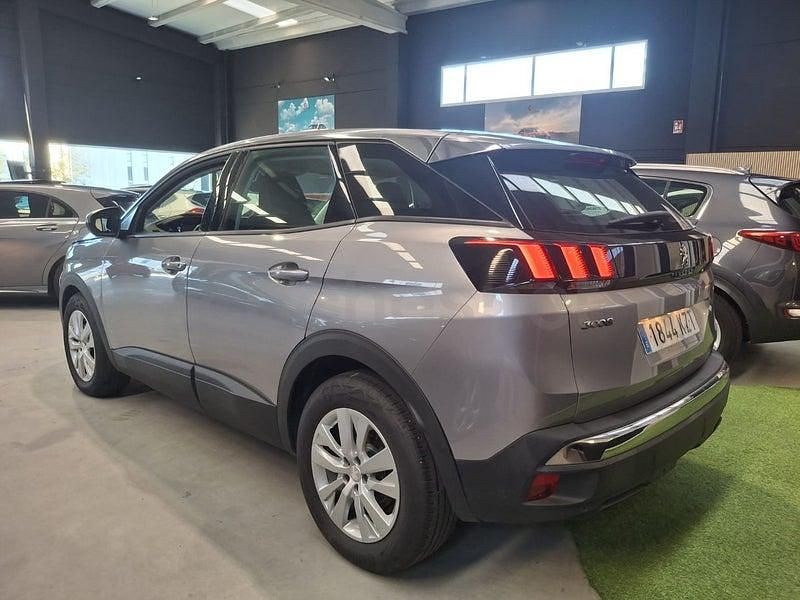 Usado Peugeot 3008 Allure 130 CV (95 kW) 2019 Gris / plata SUV