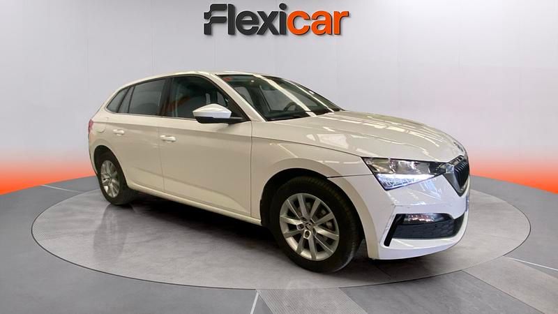 Usado Skoda Scala Ambition 110 CV (80 kW) 2021 Blanco Utilitario