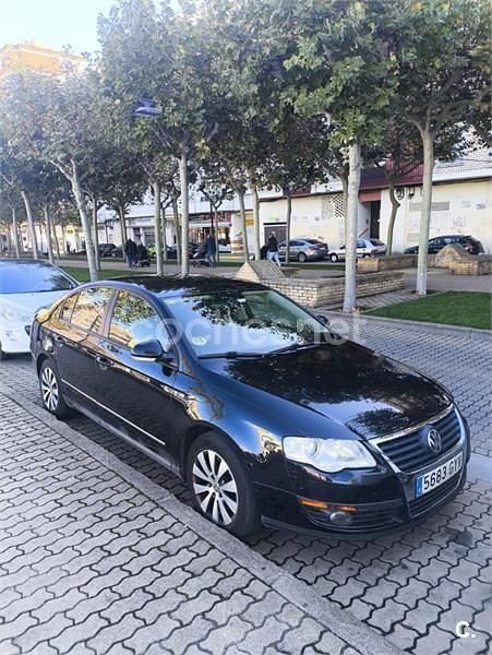 Negro Usado 2010 VW Passat Advance Berlina | 4500 € (Super precio) - Imagen 1/4