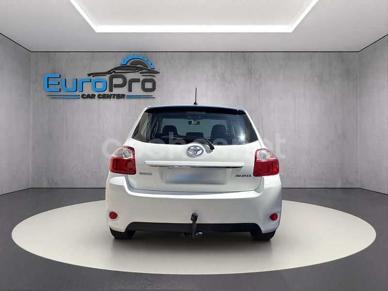 Usado Toyota Auris Active 90 CV (66 kW) 2011 Blanco Berlina