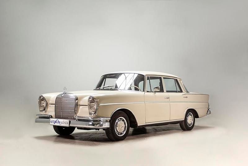 Usado Mercedes 220 120 CV (88 kW) 1965 Blanco