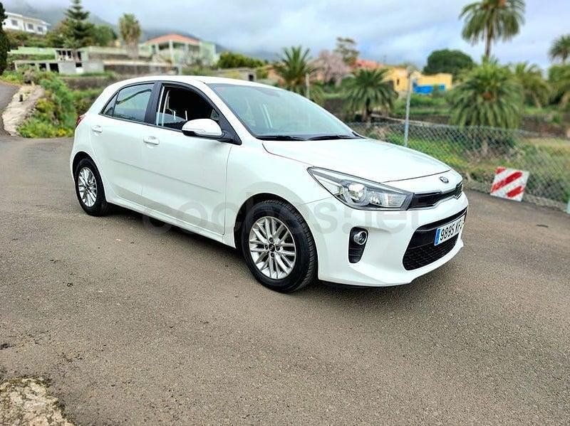 Usado Kia Rio Plus 84 CV (61 kW) 2017 Blanco Berlina