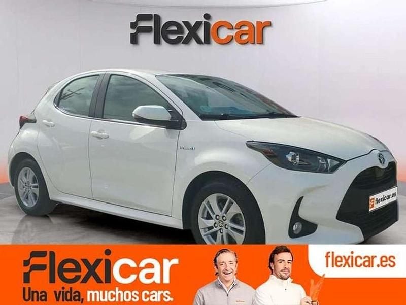 Blanco Usado 2021 Toyota Yaris Hybrid Active Utilitario | 16.390 € (Precio justo) - Imagen 1/4
