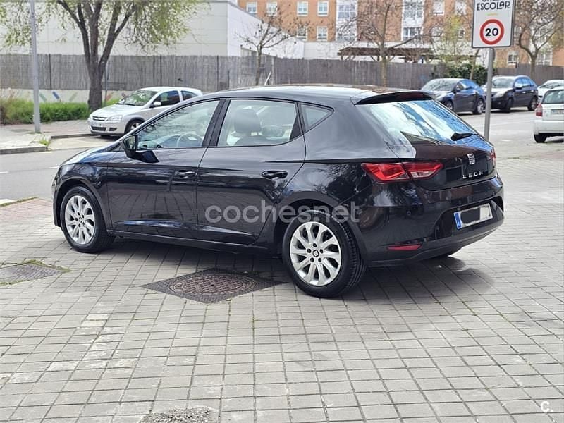 Usado Seat Leon Style 105 CV (77 kW) 2014 Negro Berlina
