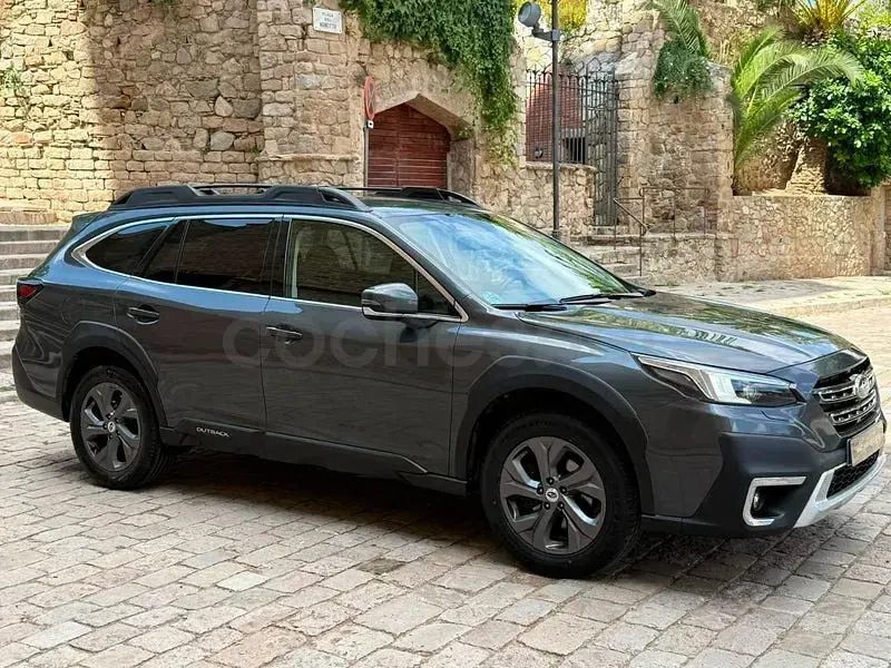 Usado Subaru Outback 169 CV (124 kW) 2021 Gris / plata Familiar