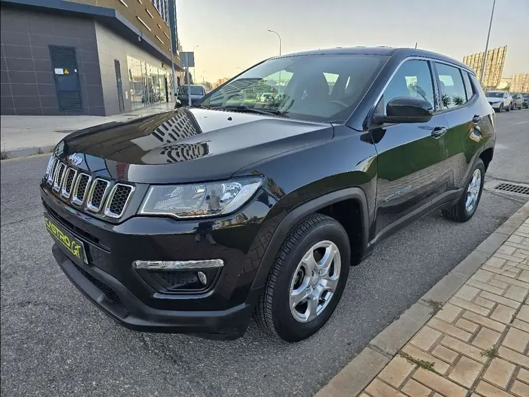 Usado Jeep Compass Sport 129 CV (94 kW) 2021 Negro SUV