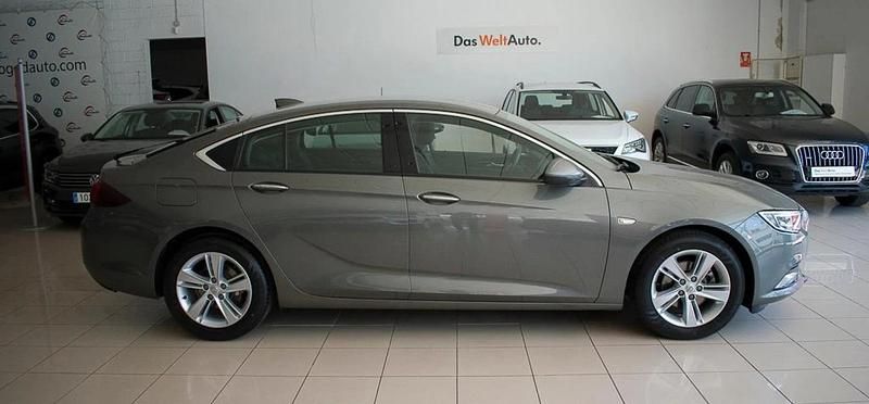 Usado Opel Insignia Excellence 136 CV (100 kW) 2018 Gris Berlina