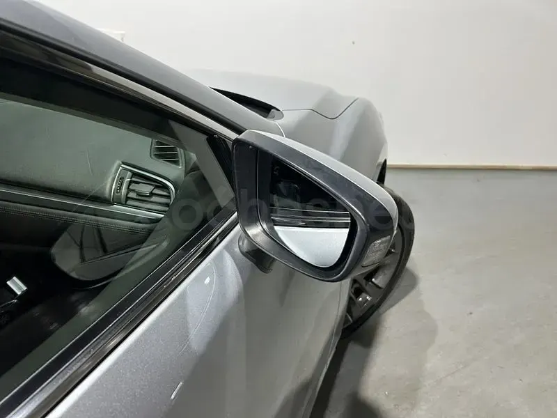 Usado Mazda 6 Luxury 175 CV (128 kW) 2016 Gris / plata Familiar