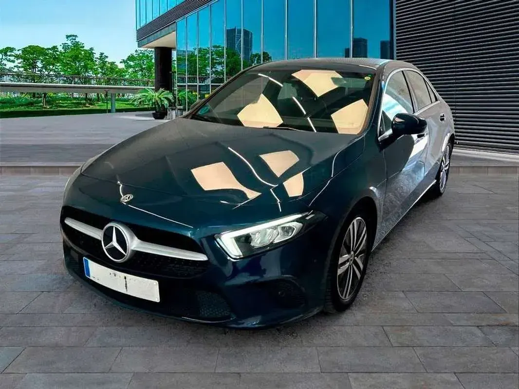 Usado Mercedes CLA180 116 CV (85 kW) 2022 Azul Berlina