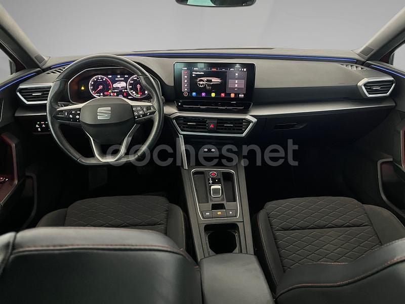 Usado Seat Leon FR 150 CV (110 kW) 2020 Rojo Familiar