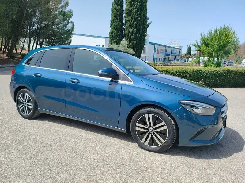 Usado Mercedes B180 116 CV (85 kW) 2019 Azul Utilitario