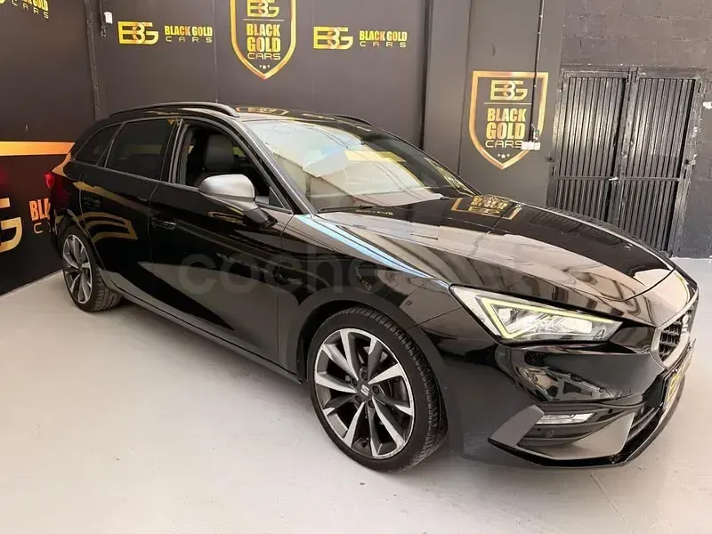 Usado Seat Leon FR 150 CV (110 kW) 2022 Negro Familiar