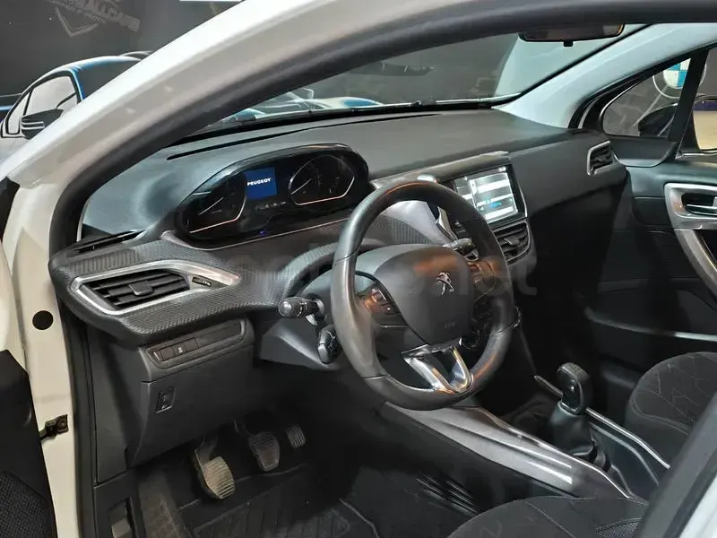 Usado Peugeot 2008 Active 82 CV (60 kW) 2014 Blanco SUV