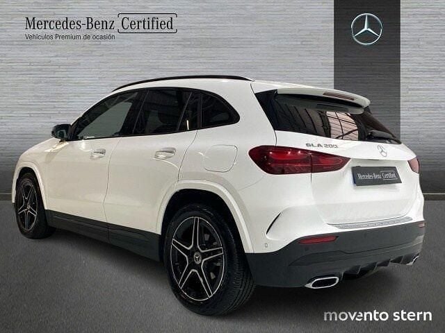 Usado Mercedes GLA200 AMG line 163 CV (119 kW) 2025 Blanco SUV