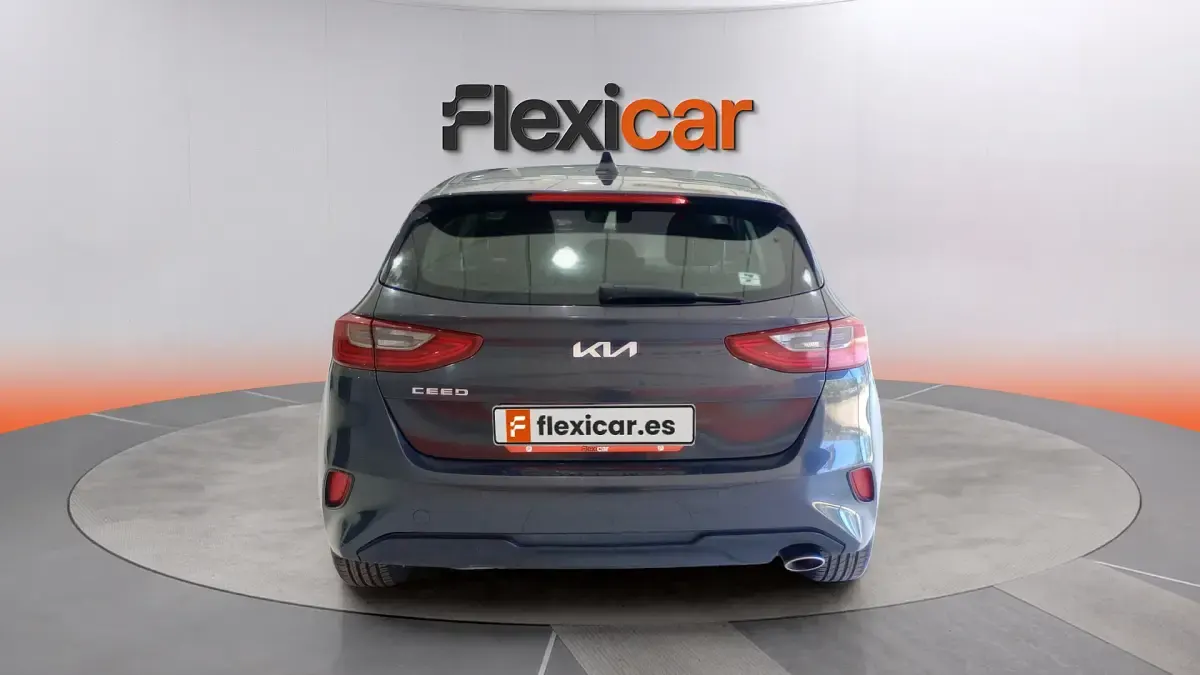Usado Kia Ceed 136 CV (100 kW) 2023 Gris Utilitario