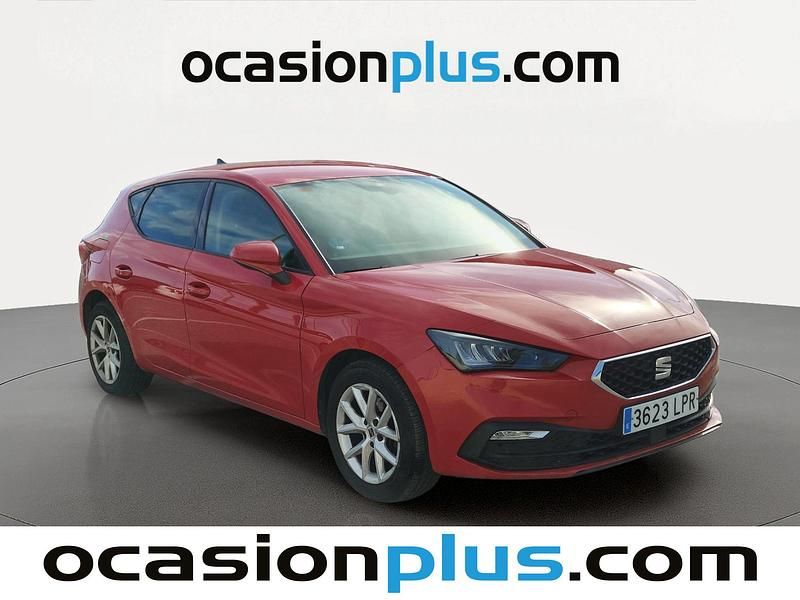Usado Seat Leon Style 110 CV (80 kW) 2021 Rojo Utilitario