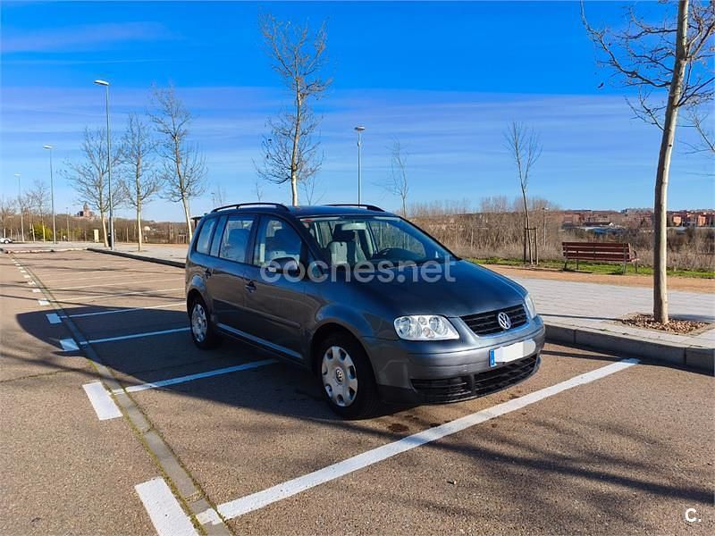Usado VW Touran Trendline 100 CV (73 kW) 2003 Gris / plata Monovolumen